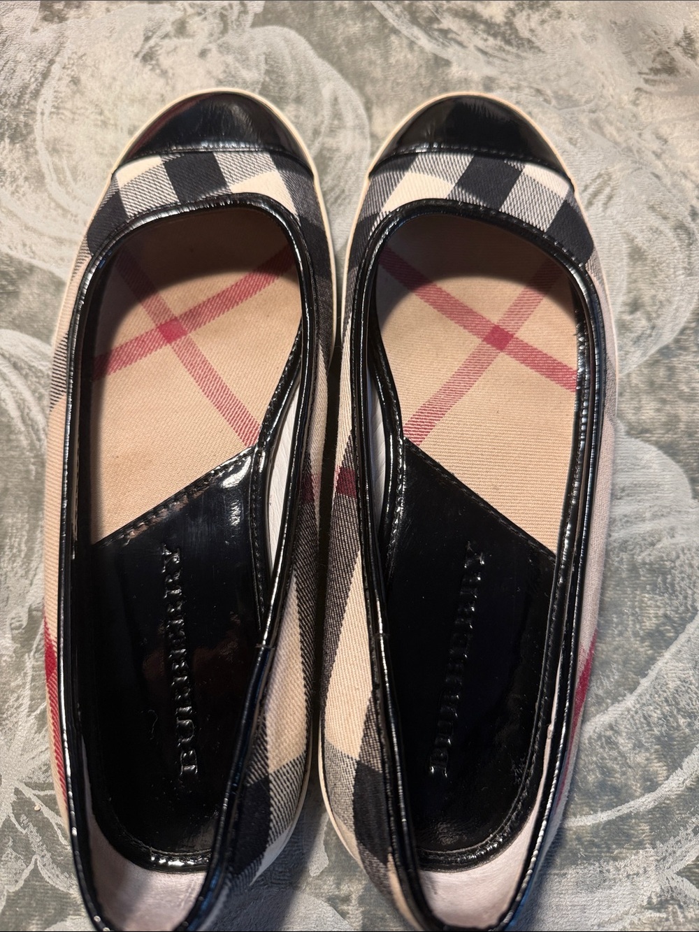 Burberry flats with rubber on bottom. Size 38 or 8